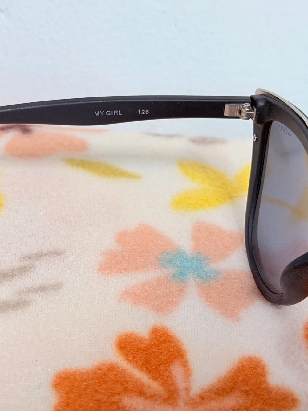 Quay Australia Black Cat-Eye Sunglasses with Dark Lenses